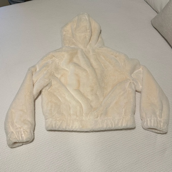 Lulu’s cream fux fur hoodie - Picture 4 of 4